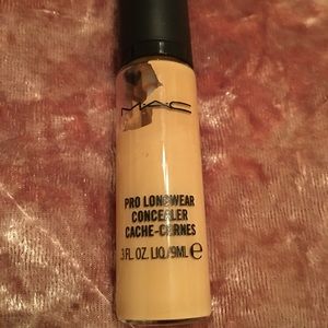 Mac Pro Longwear Concealer In Shade NC25